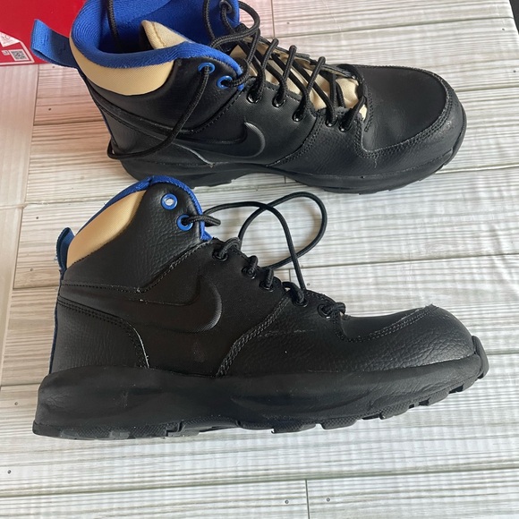 Boys Nike Boots - Picture 5 of 13